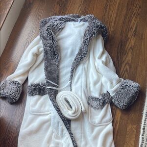 Pottery Barn White and Gray Robe